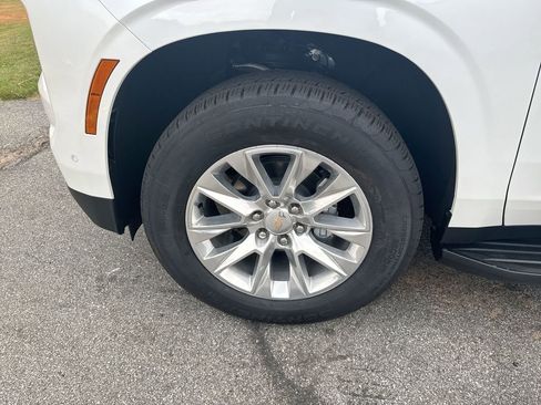 New 2025 Chevrolet Suburban Premier RWD image 12