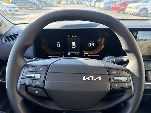 New 2025 Kia K4 LXS image 11