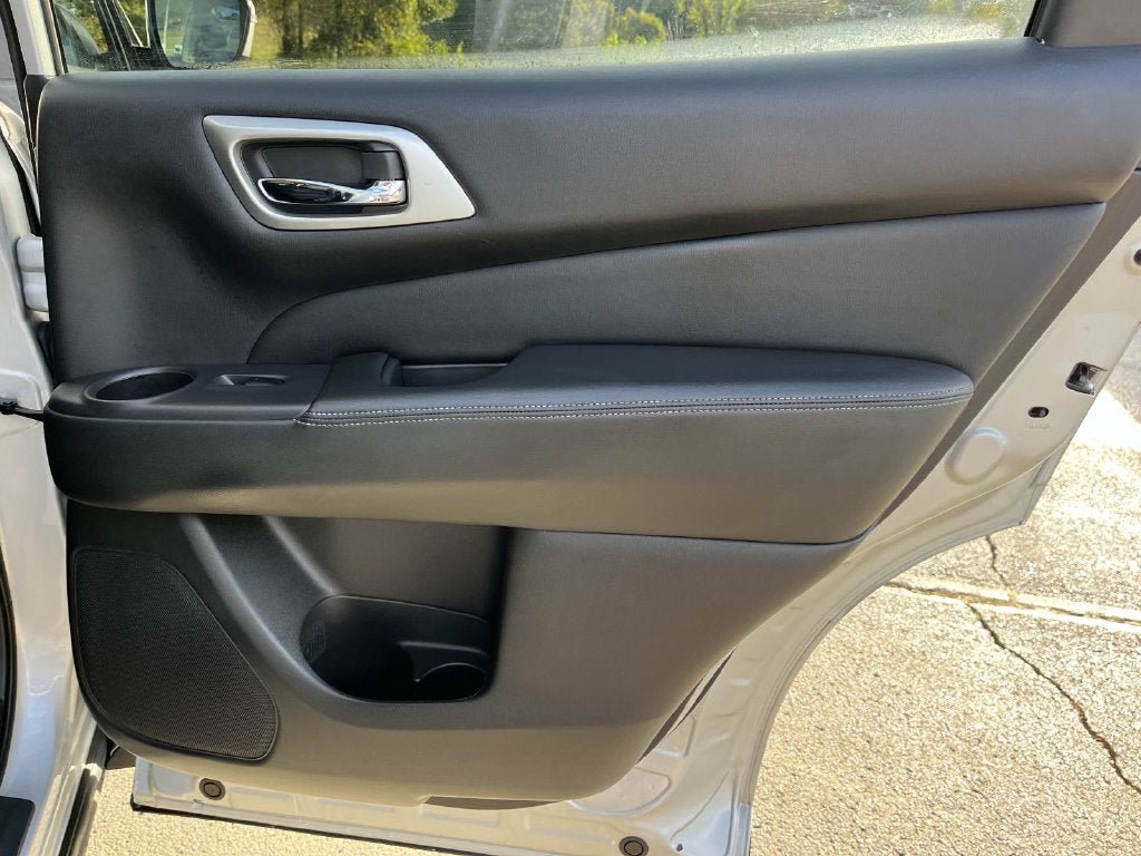 Used 2020 Nissan Pathfinder S FWD image 23