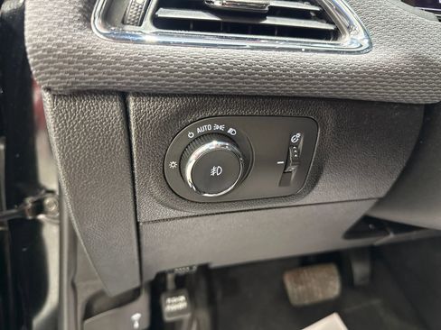 Used 2019 Chevrolet Cruze LT w/ Convenience Package FWD image 19