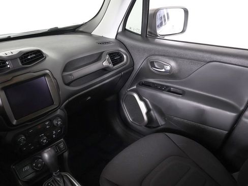 Used 2022 Jeep Renegade Latitude AWD/4WD image 33