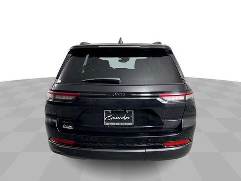 Used 2024 Jeep Grand Cherokee Altitude AWD/4WD image 7