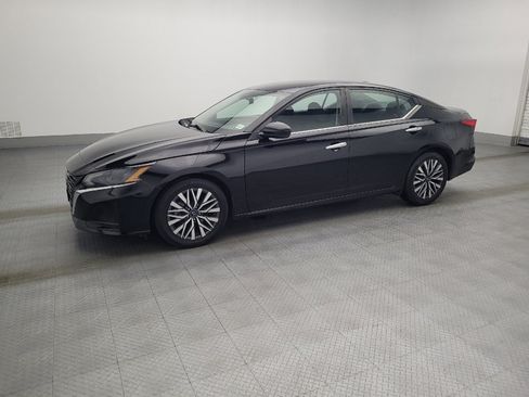 Used 2023 Nissan Altima 2.5 SV image 2