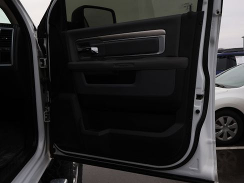 Used 2016 RAM 2500 SLT image 9