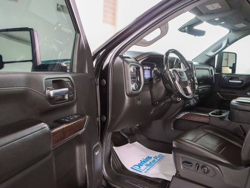 Used 2023 GMC Sierra 2500 Denali w/ Denali Black Diamond Edition image 4