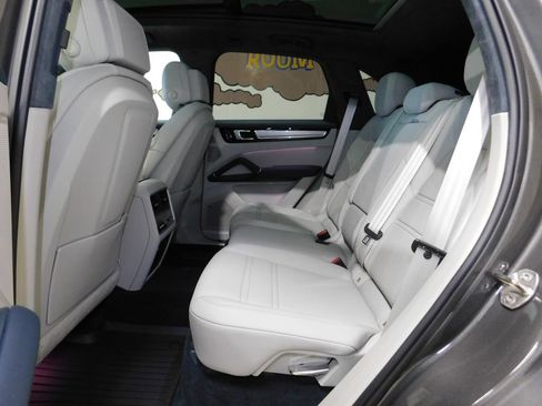 Used 2021 Porsche Cayenne GTS AWD/4WD image 58