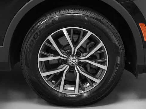 Used 2019 Volkswagen Tiguan SE AWD/4WD image 15