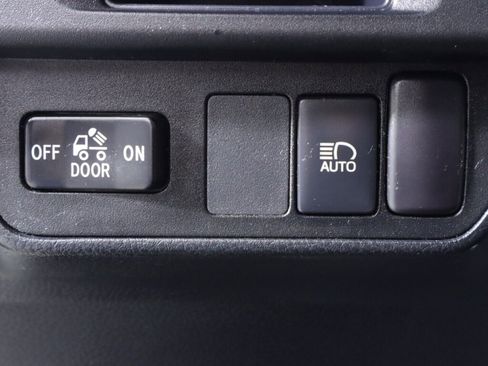 Used 2018 Toyota Tacoma SR5 image 10