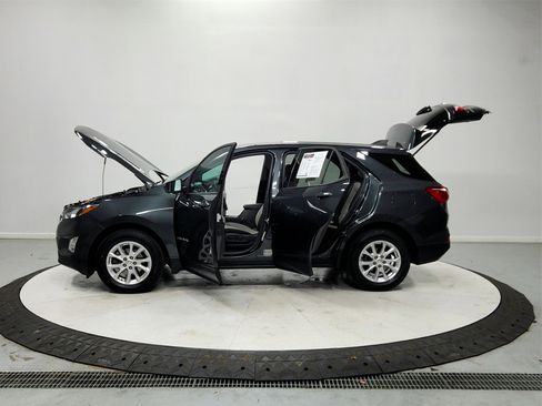 Used 2019 Chevrolet Equinox LS w/ LS Convenience Package image 12