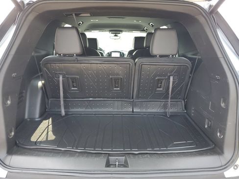 Used 2023 Chevrolet Traverse RS w/ LPO, Floor Liner Package FWD image 31