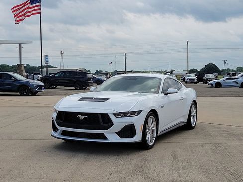 Used 2025 Ford Mustang GT Premium RWD image 2