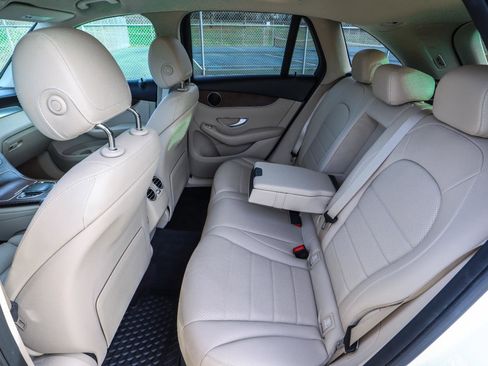 Used 2021 Mercedes-Benz GLC 300 4MATIC image 34