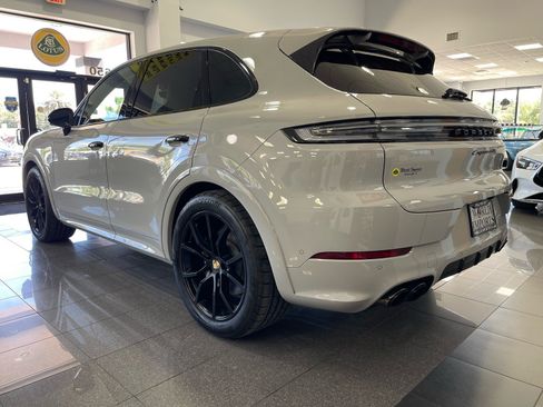 Used 2025 Porsche Cayenne GTS AWD/4WD image 3