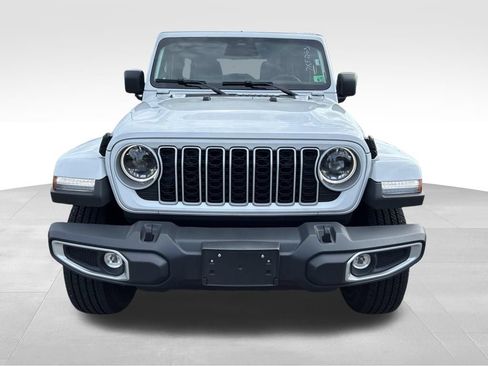 Used 2026 Jeep Wrangler Unlimited Sahara AWD/4WD image 9