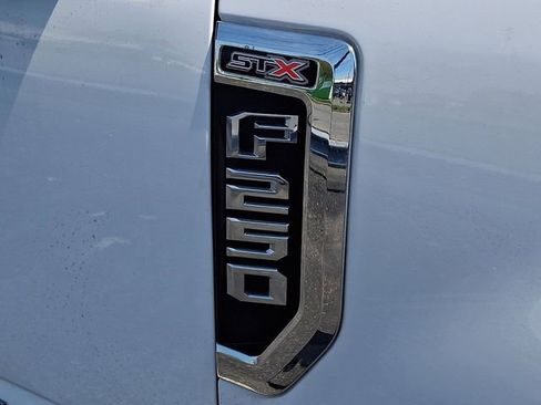 Used 2019 Ford F250 XL w/ STX Appearance Package RWD image 9