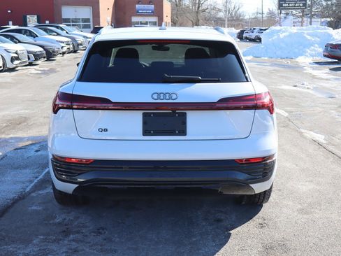 Used 2024 Audi Q8 e-tron Premium Plus w/ Premium Plus Package image 6