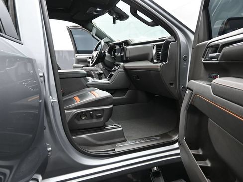 Used 2025 GMC Sierra 1500 AT4 w/ AT4 Premium Package AWD/4WD image 16
