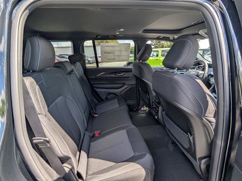 New 2025 Jeep Grand Cherokee Laredo X w/ Luxury Tech Group I image 7