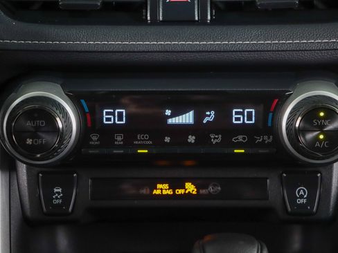 Used 2024 Toyota RAV4 XLE FWD image 20