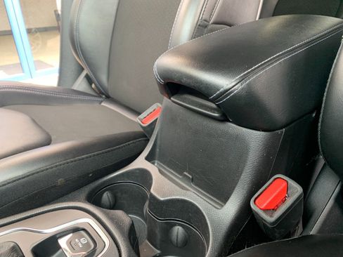 Used 2019 Jeep Cherokee Latitude Plus image 20