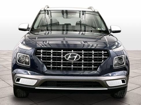 Used 2020 Hyundai Venue FWD image 3