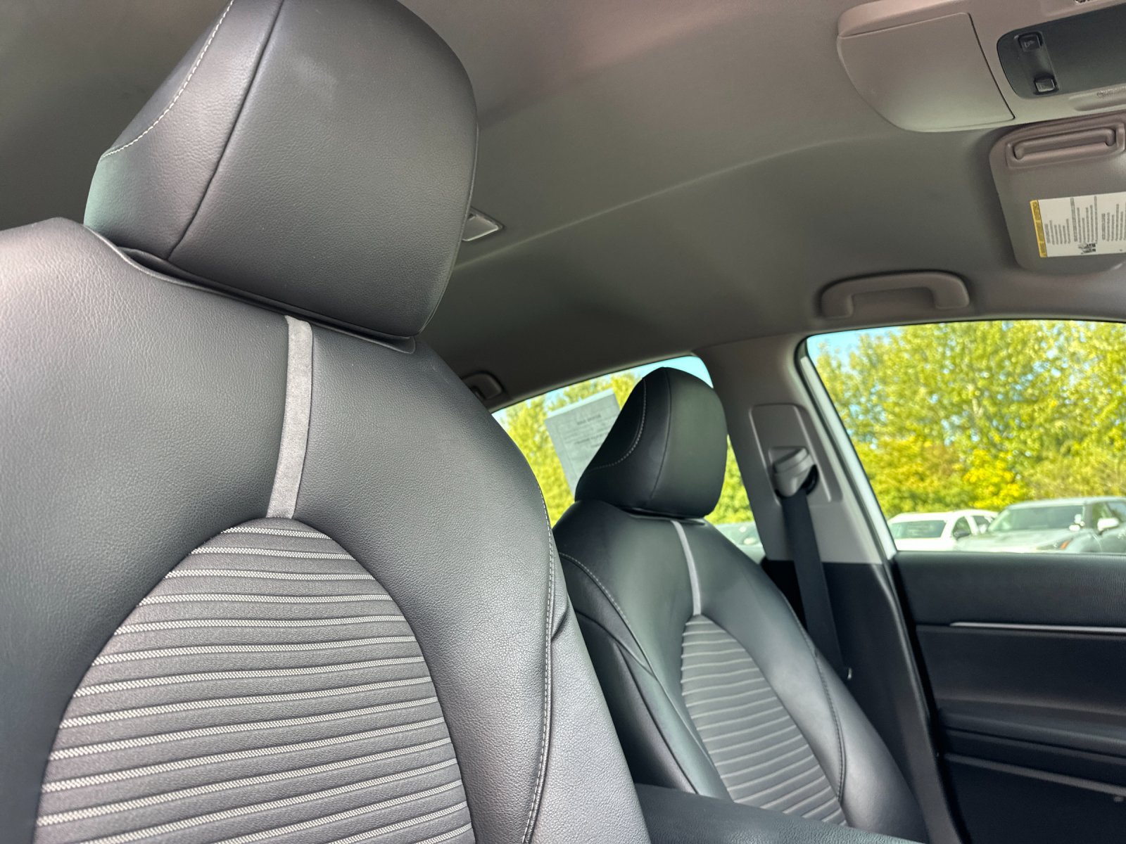 Used 2019 Toyota Camry SE FWD image 16