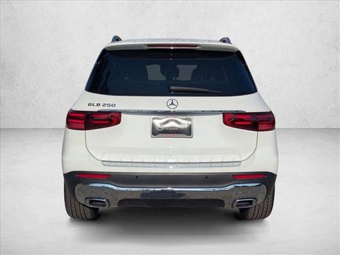 Used 2026 Mercedes-Benz GLB 250 image 8