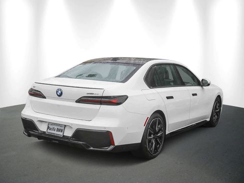 Used 2025 BMW i7 eDrive50 w/ M Sport Package image 6