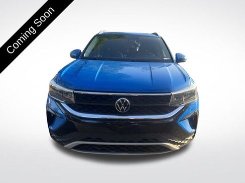 Used 2022 Volkswagen Taos SE FWD image 2