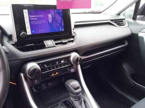 Used 2024 Toyota RAV4 LE image 21