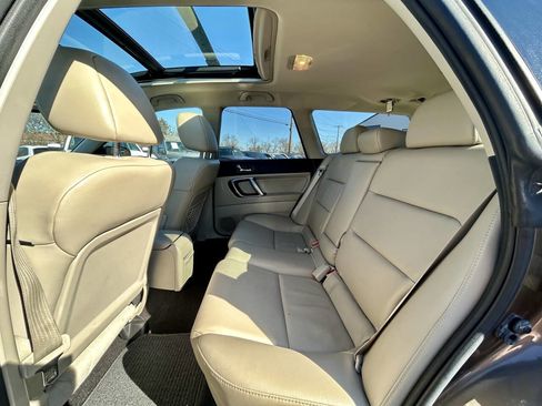 Used 2009 Subaru Outback 2.5i Limited image 11