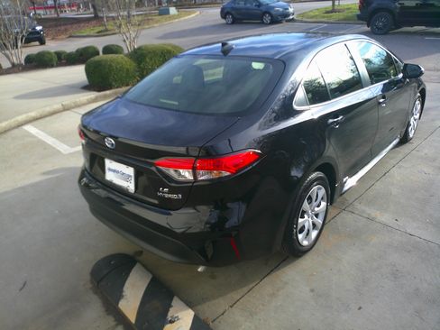 Used 2024 Toyota Corolla LE image 16