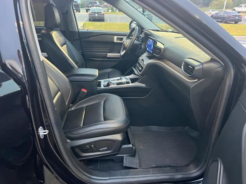Used 2023 Ford Explorer XLT w/ Equipment Group 202A RWD image 14