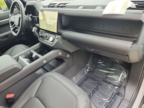 Used 2026 Land Rover Defender 110 S AWD/4WD image 25