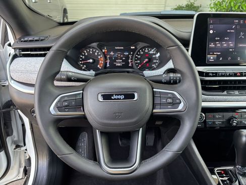 Used 2025 Jeep Compass Latitude AWD/4WD image 27