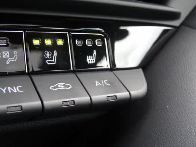 Certified 2026 Toyota Crown AWD/4WD image 28