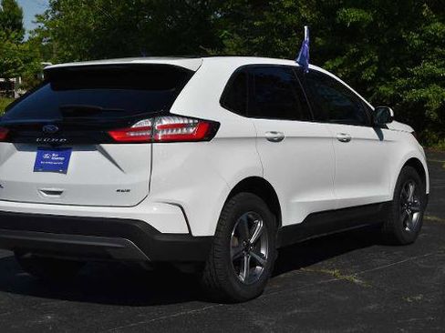 Certified 2024 Ford Edge SEL w/ Convenience Package AWD/4WD image 3