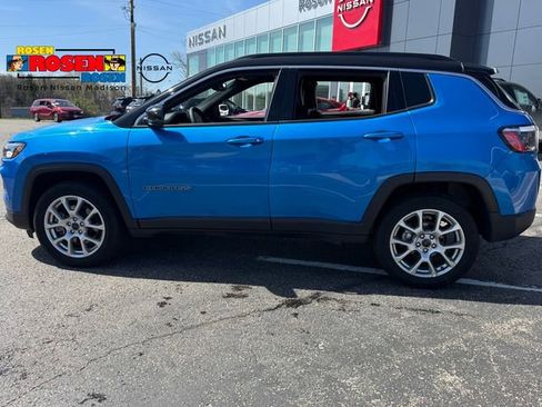 Used 2025 Jeep Compass Limited AWD/4WD image 5