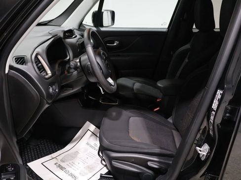 Used 2023 Jeep Renegade Latitude image 10