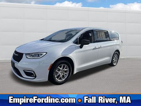 Used 2024 Chrysler Pacifica Touring-L FWD image 1