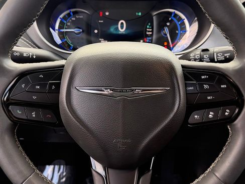 Used 2022 Chrysler Pacifica Touring-L w/ S Appearance Package FWD image 40