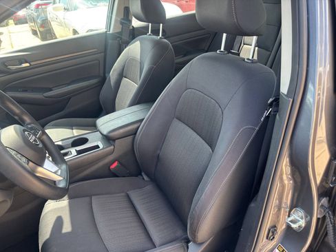 Used 2025 Nissan Altima 2.5 SV FWD image 36