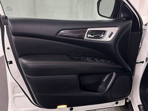 Used 2020 Nissan Pathfinder SL image 8