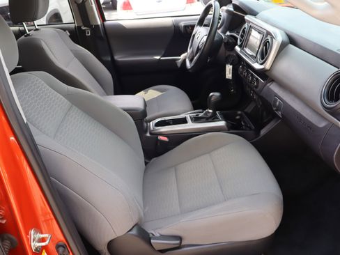 Used 2018 Toyota Tacoma SR5 image 38