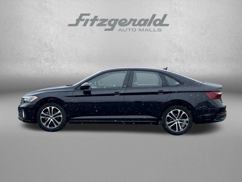 Used 2024 Volkswagen Jetta Sport image 4