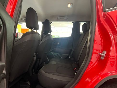 Used 2023 Jeep Renegade Latitude AWD/4WD image 15