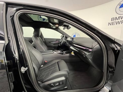 Used 2025 BMW i5 xDrive40 w/ Premium Package image 24