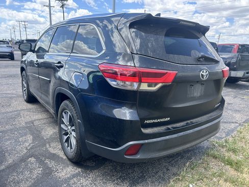 Used 2018 Toyota Highlander XLE AWD/4WD image 2