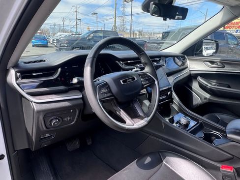 Used 2024 Jeep Grand Cherokee Limited 4xe w/ Luxury Tech Group II AWD/4WD image 12