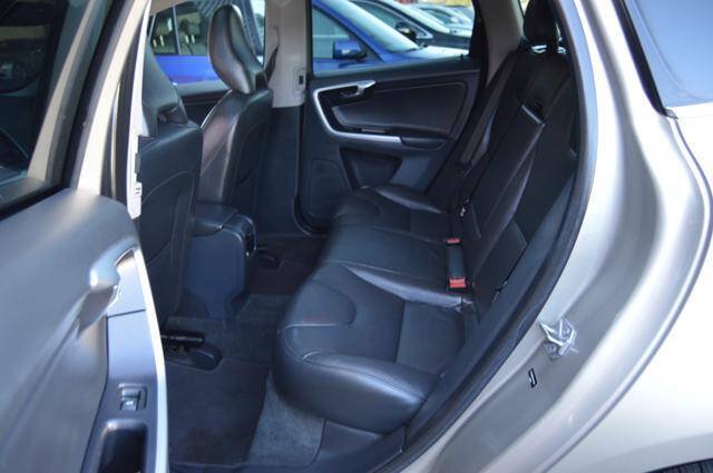 Used 2015 Volvo XC60 T5 Premier w/ Proximity Package FWD image 52